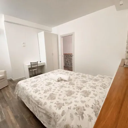 Marinella - On The - Private Free Parking Holiday home