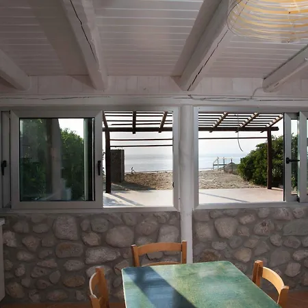 Marinella Paradiso Sul Mare 度假居 *